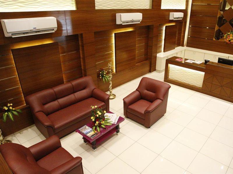 Poppys S.E.T Residency Hotel Kumbakonam Exterior foto