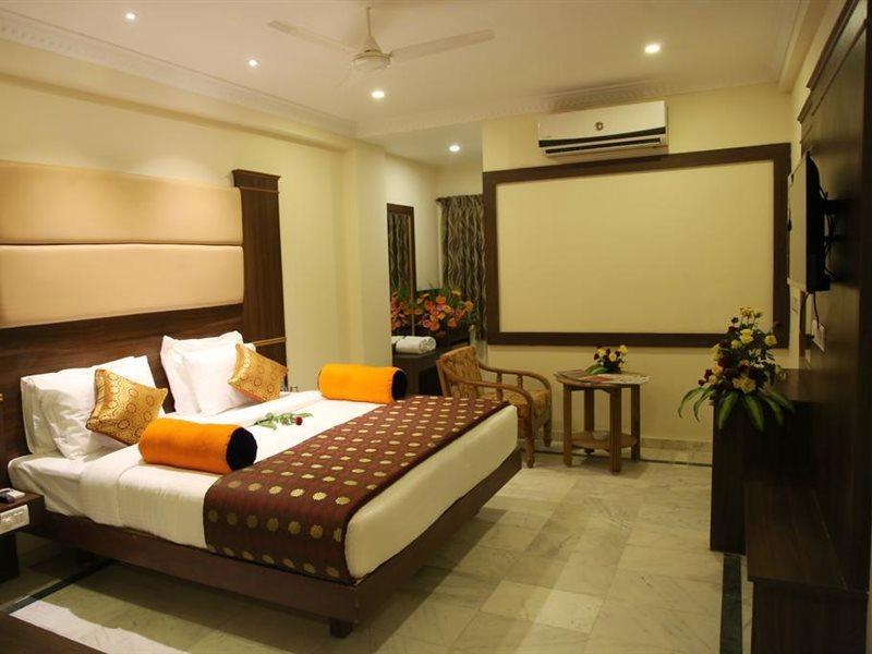 Poppys S.E.T Residency Hotel Kumbakonam Exterior foto
