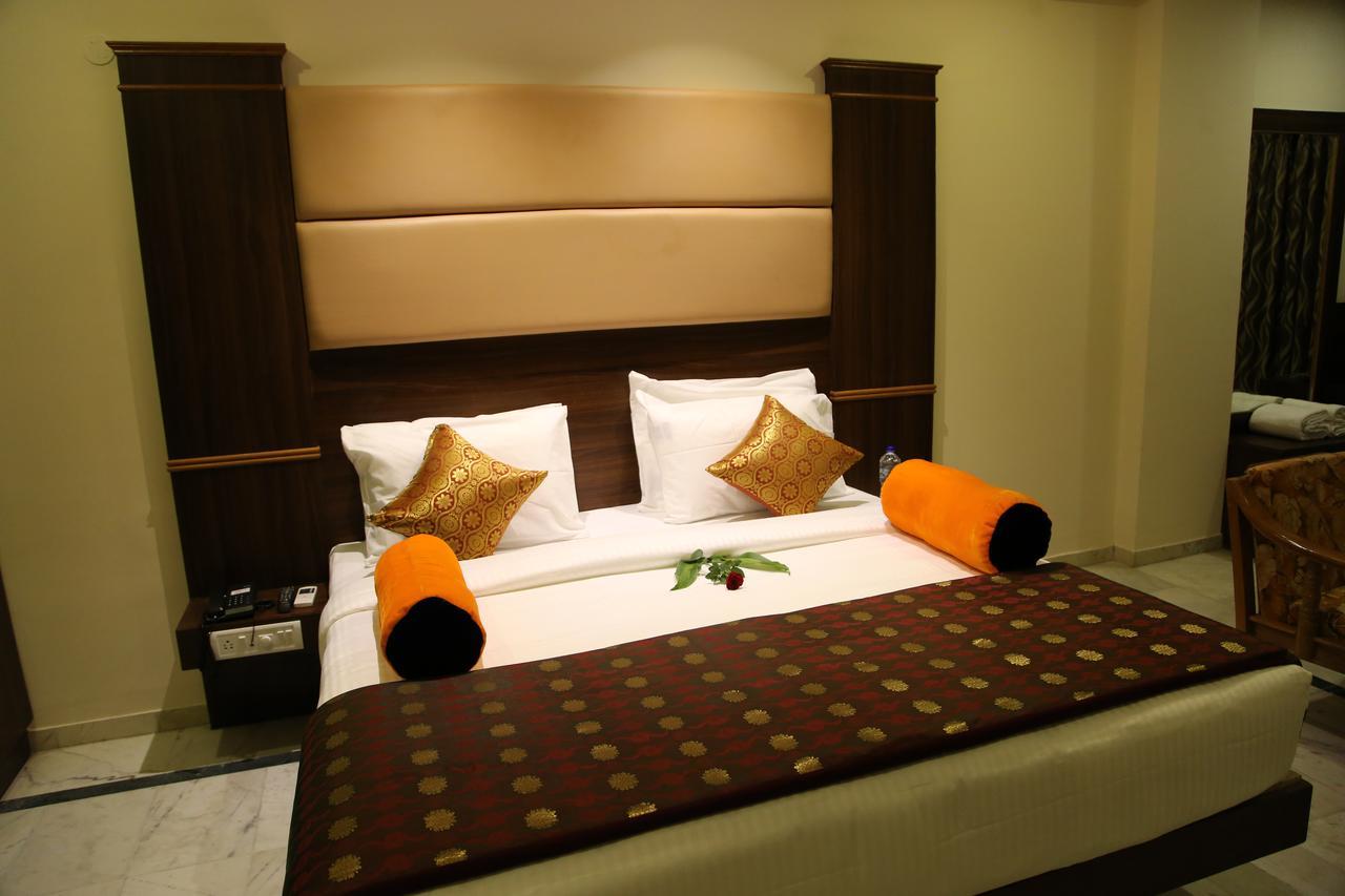 Poppys S.E.T Residency Hotel Kumbakonam Exterior foto