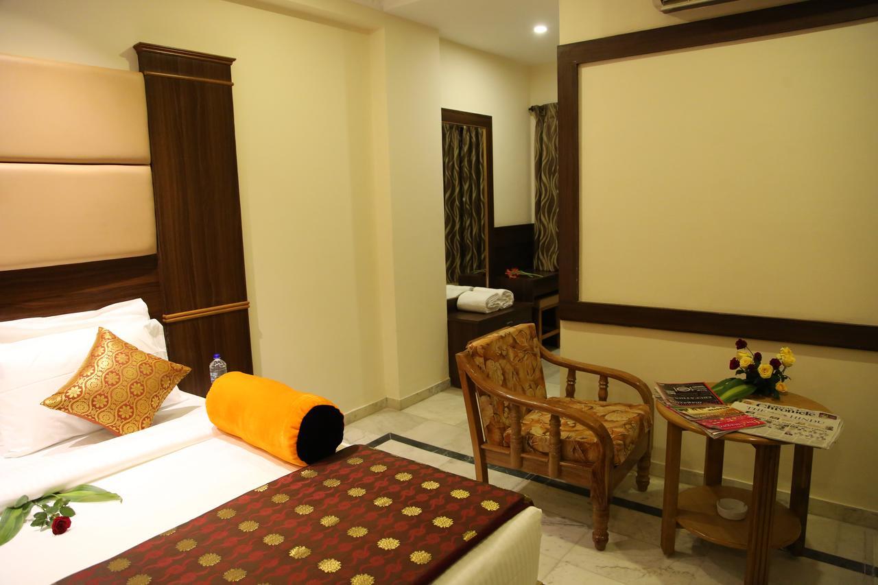 Poppys S.E.T Residency Hotel Kumbakonam Exterior foto