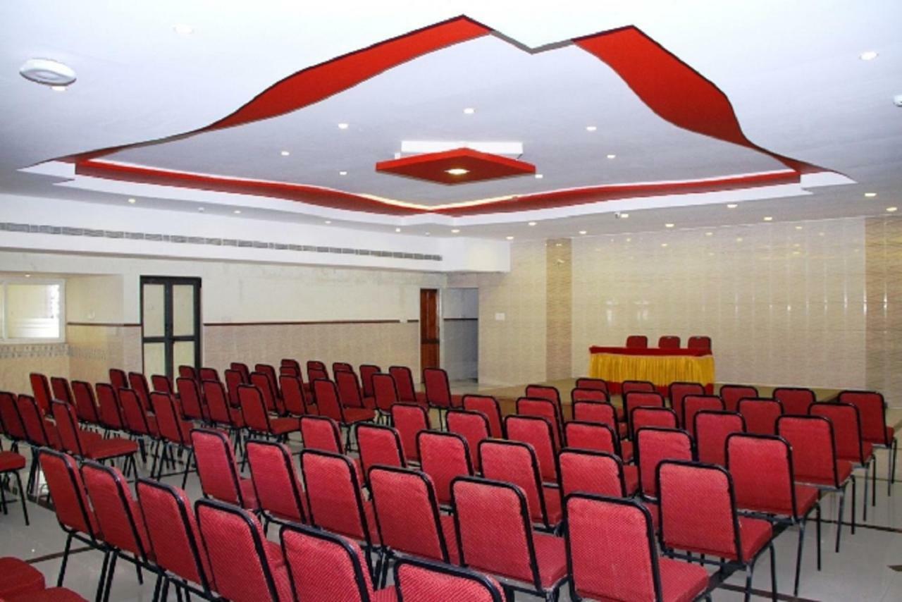 Poppys S.E.T Residency Hotel Kumbakonam Exterior foto